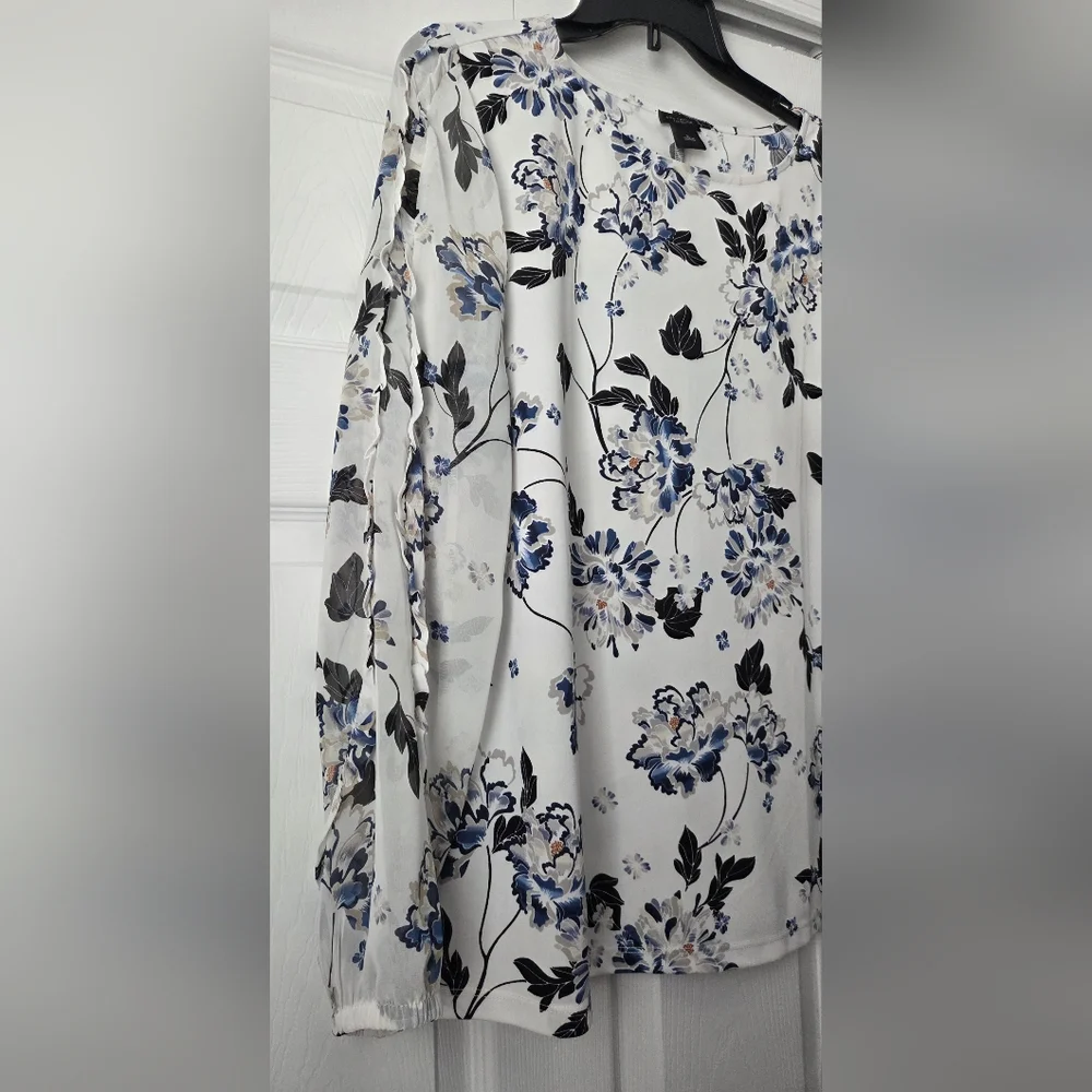 Ann Taylor Factory White Blouse with Blue Floral Print Size L - Picture 6 of 13